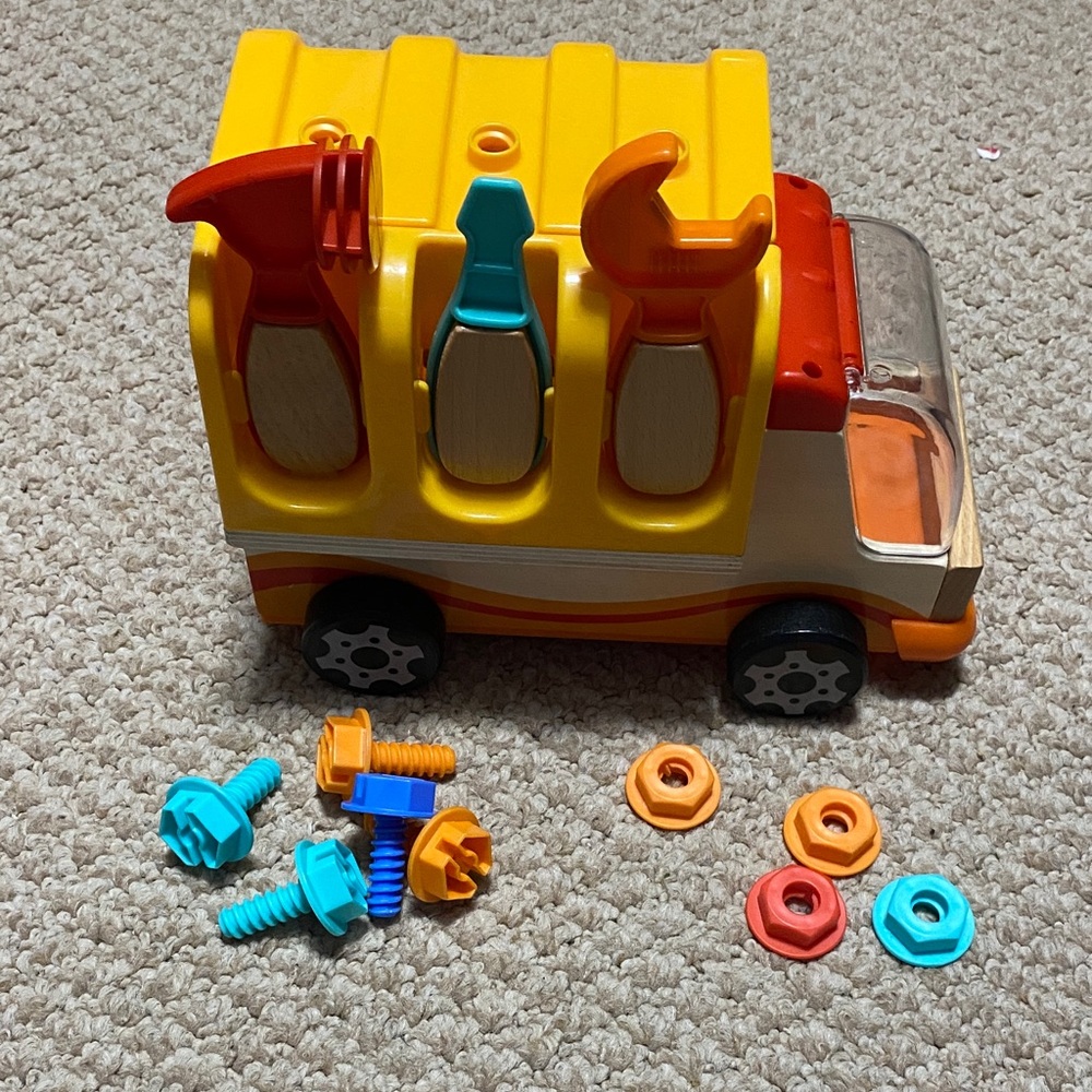 Construction truck toy  with foldable workbench , tools, screws and nuts ¥